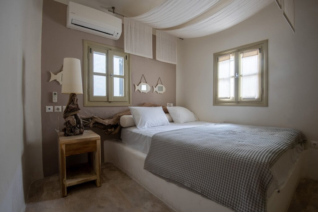 Bright bedroom with a double bed, writing desk and windows